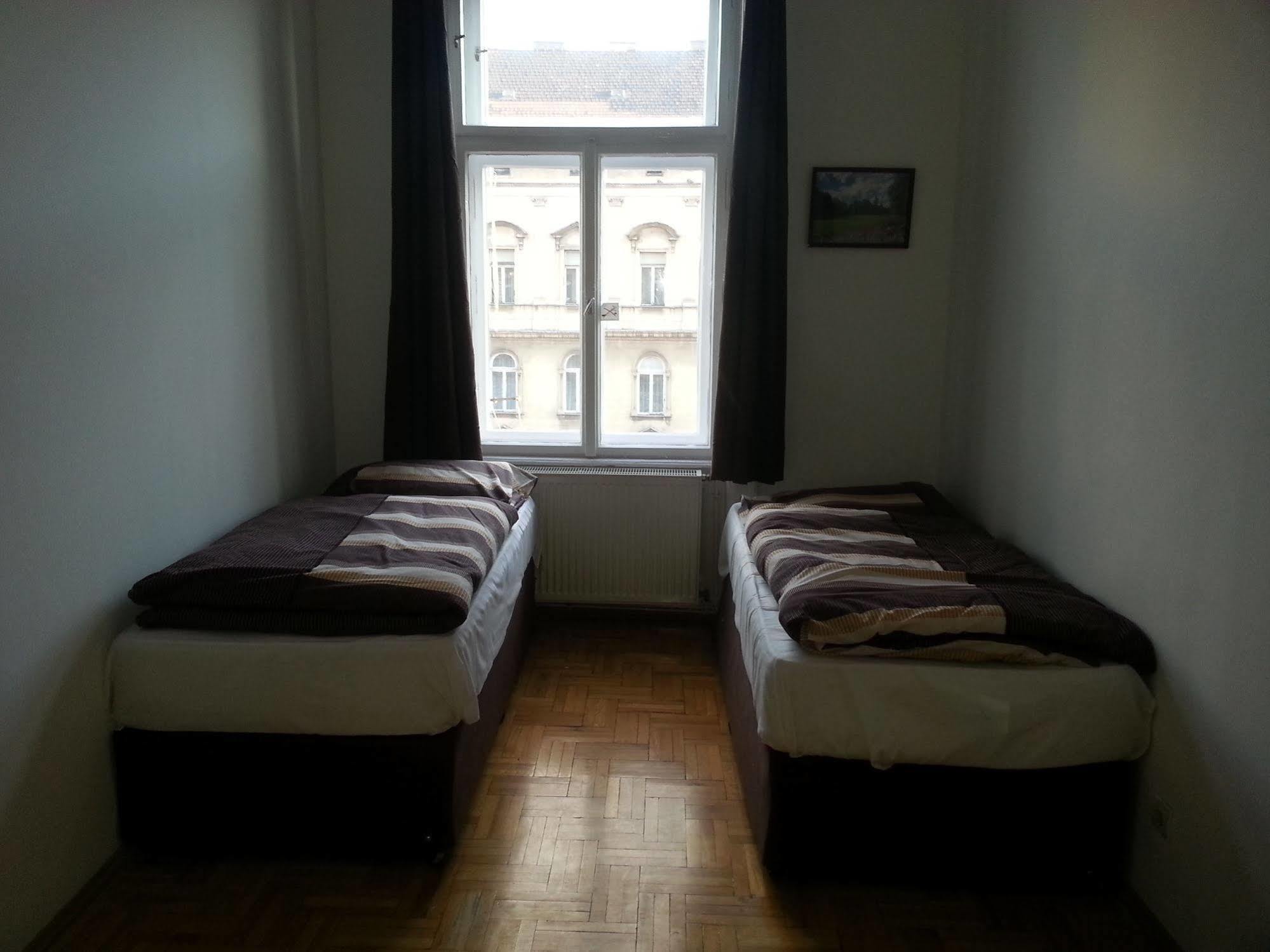 Caterina Private Rooms And Apartments Budapest Exterior foto